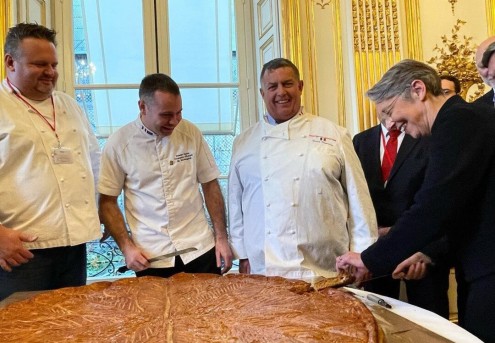 Notre Galette des Rois à la cérémonie des vœux à Matignon